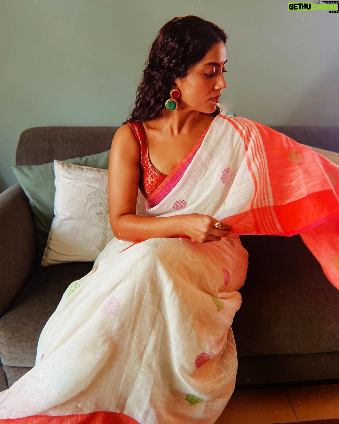 Anindita Bose - 4.3K Likes - 🌷 Shubho Ashtami 🌷
.
.
.
.
.
.
#instagram #insta #instagood #saptami #durgapuja #ethnic #ethnicwear #saree #puja #instadaily #localforvocal