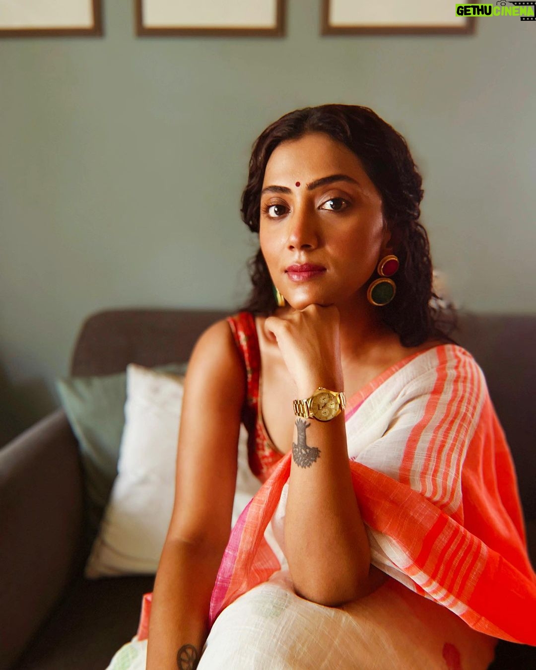 Anindita Bose Instagram - 🌷 Shubho Ashtami 🌷 . . . . . . #instagram #insta #instagood #saptami #durgapuja #ethnic #ethnicwear #saree #puja #instadaily #localforvocal