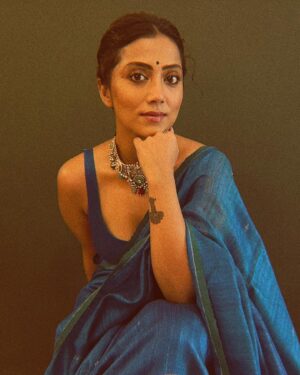 Anindita Bose Instagram - Shubho Saptami 🦋
.
.
.
Saree @byloomkolkata 
.
.
.
.
#instagram #insta #instagood #saptami #durgapuja #ethnic #ethnicwear #saree #puja #instadaily #localforvocal