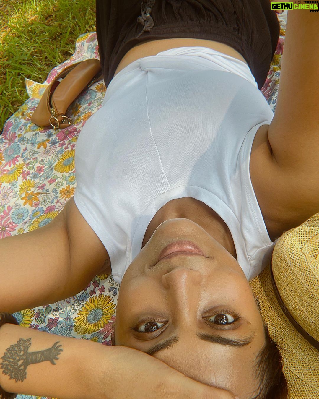 Anindita Bose Instagram - Sundaying 🌞 . . . . . . . . . . #sunday #sundaypicnic #picnic #park #instagram #instagood #insta #instadaily #sunshine Pushpa Narsee Park