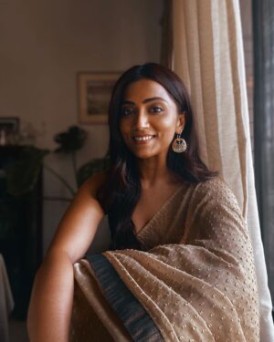 Anindita Bose Instagram - #bts 🍁 
So excited about what we shot today… a brand that is soooooo close to my heart … 
.
.
.
.
.
.
.
.
.
.
.
.
.
.
.
.
#instagram #instagood #insta #instadaily #instalike #ethnicwear @purplecarouseldesigns