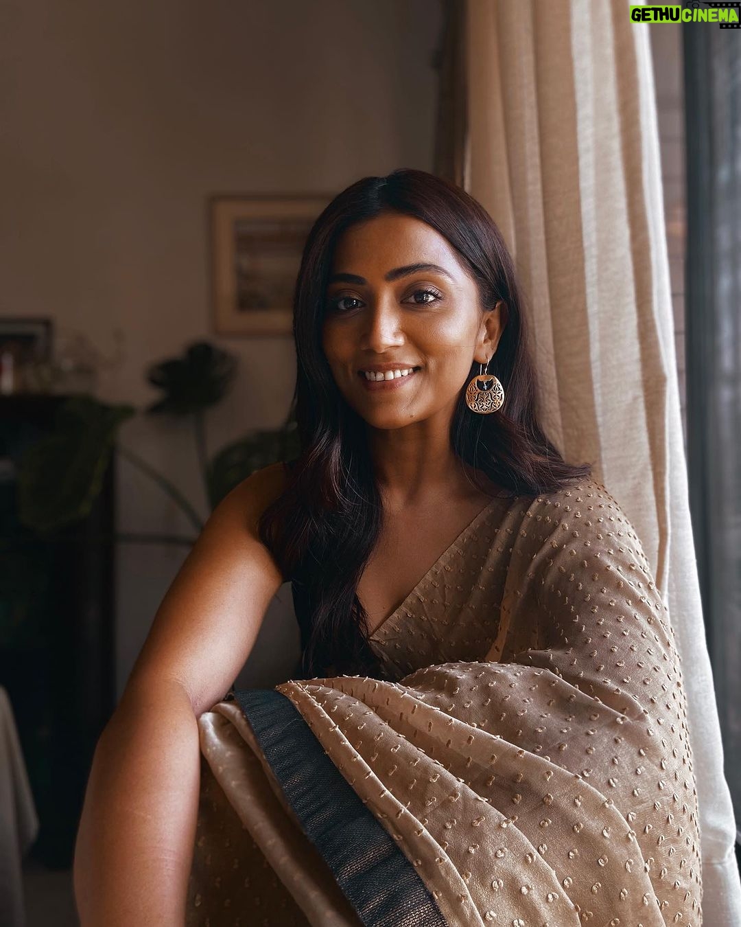 Anindita Bose - 4.3K Likes - #bts 🍁
So excited about what we shot today… a brand that is soooooo close to my heart …
.
.
.
.
.
.
.
.
.
.
.
.
.
.
.
.
#instagram #instagood #insta #instadaily #instalike #ethnicwear @purplecarouseldesigns