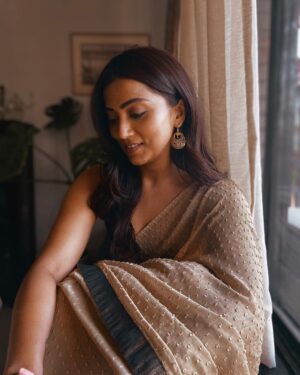 Anindita Bose Instagram - #bts 🍁 
So excited about what we shot today… a brand that is soooooo close to my heart … 
.
.
.
.
.
.
.
.
.
.
.
.
.
.
.
.
#instagram #instagood #insta #instadaily #instalike #ethnicwear @purplecarouseldesigns