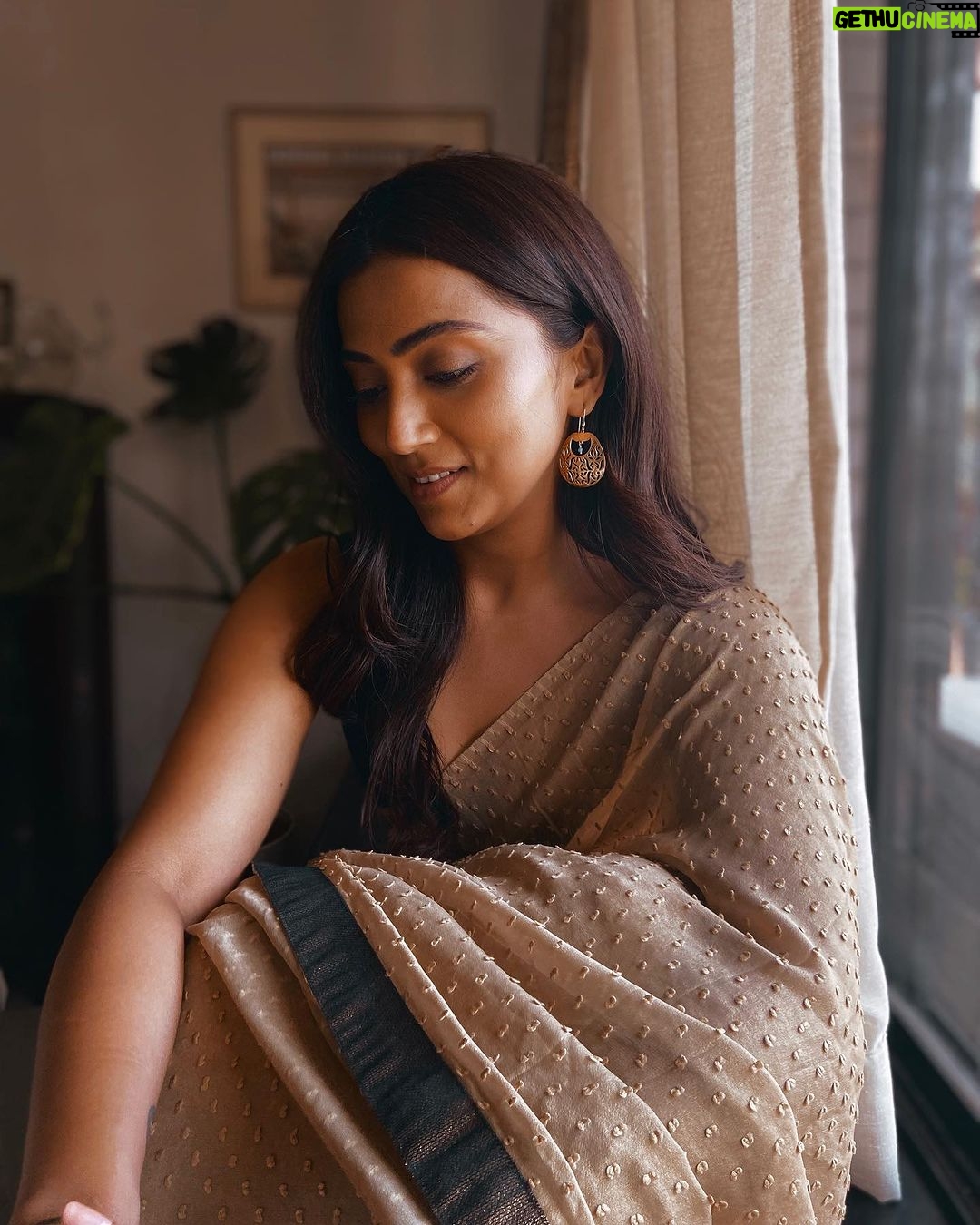 Anindita Bose - 4.3K Likes - #bts 🍁
So excited about what we shot today… a brand that is soooooo close to my heart …
.
.
.
.
.
.
.
.
.
.
.
.
.
.
.
.
#instagram #instagood #insta #instadaily #instalike #ethnicwear @purplecarouseldesigns