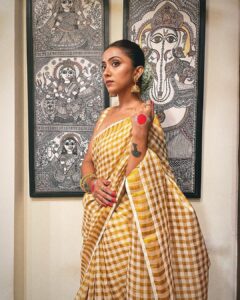 Anindita Bose Instagram - aboutlastnight ✨ . . . . . . . . . MUA @liliana.15.6 . . . . . . . #instagram #instagood #instadaily #ethnic #ethnicjewellery #bangaliana #insta #instapost Kolkata
