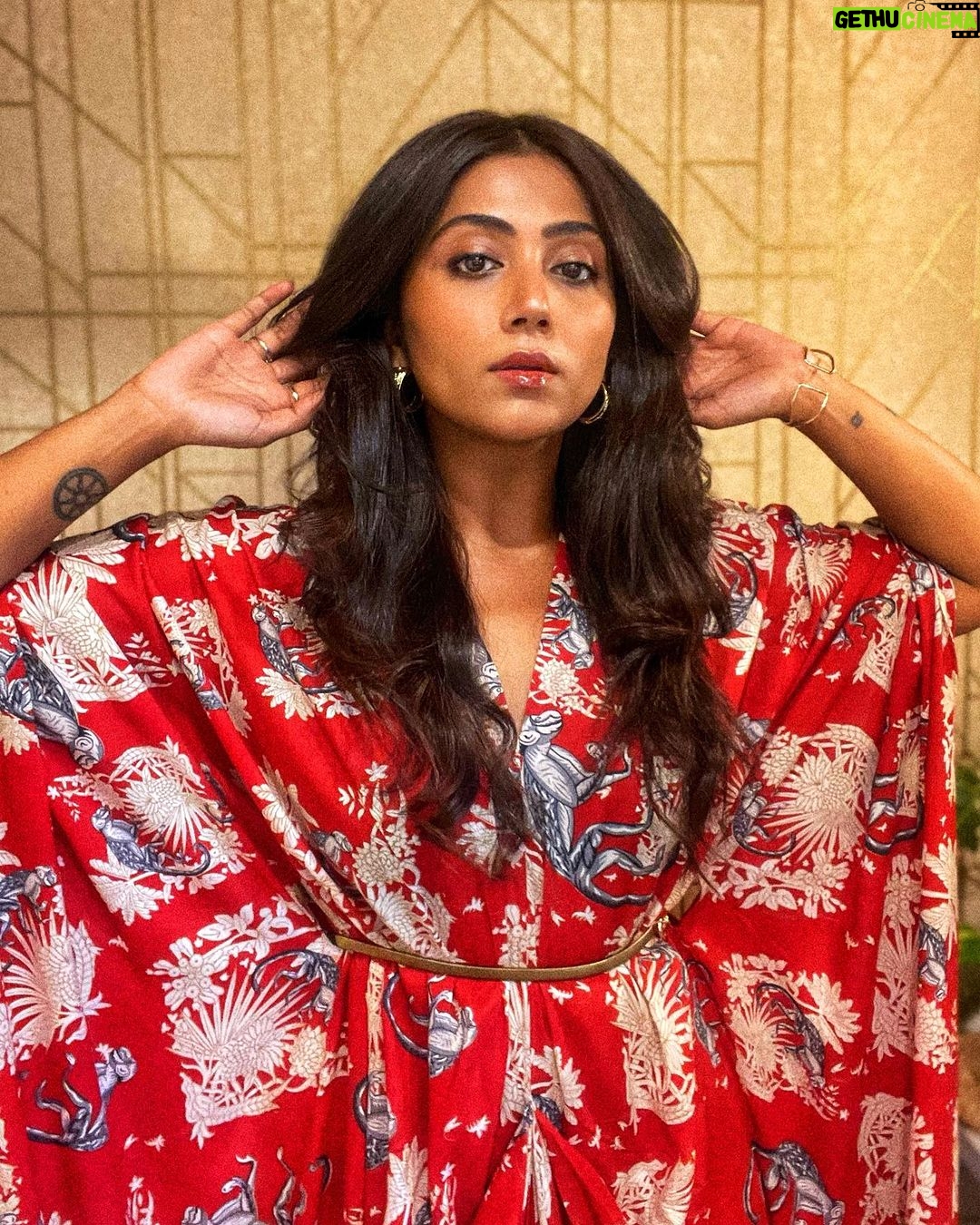 Anindita Bose Instagram - When in doubt…. . . Dress @turaturi . . . . . . . . . #instagood #instagram #insta #instadaily #fashion #slowfashion #vocalforlocal #vocalforlocalindia #mulmul