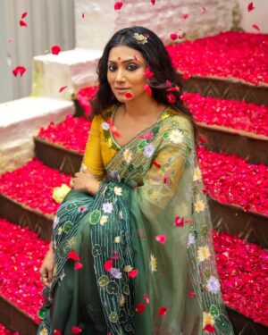 Anindita Bose Instagram - 🌹পুজো এলো বলে 🌹 
.
.
.
.
.
.
.
.
#instagram #instagood #instalike #saree #insta #shosti #durgapuja