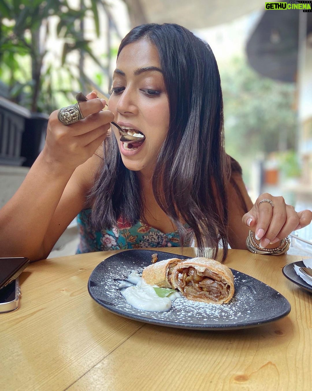 Anindita Bose Instagram - How much dessert is too much dessert???? π€ππ¦π«π° . . . . . . . . . . . . #thursdayvibes #thursdaythoughts #dessert #dessertlover #icecreamlover #instagram #instagood #instadaily #insta #thursdaythrowback