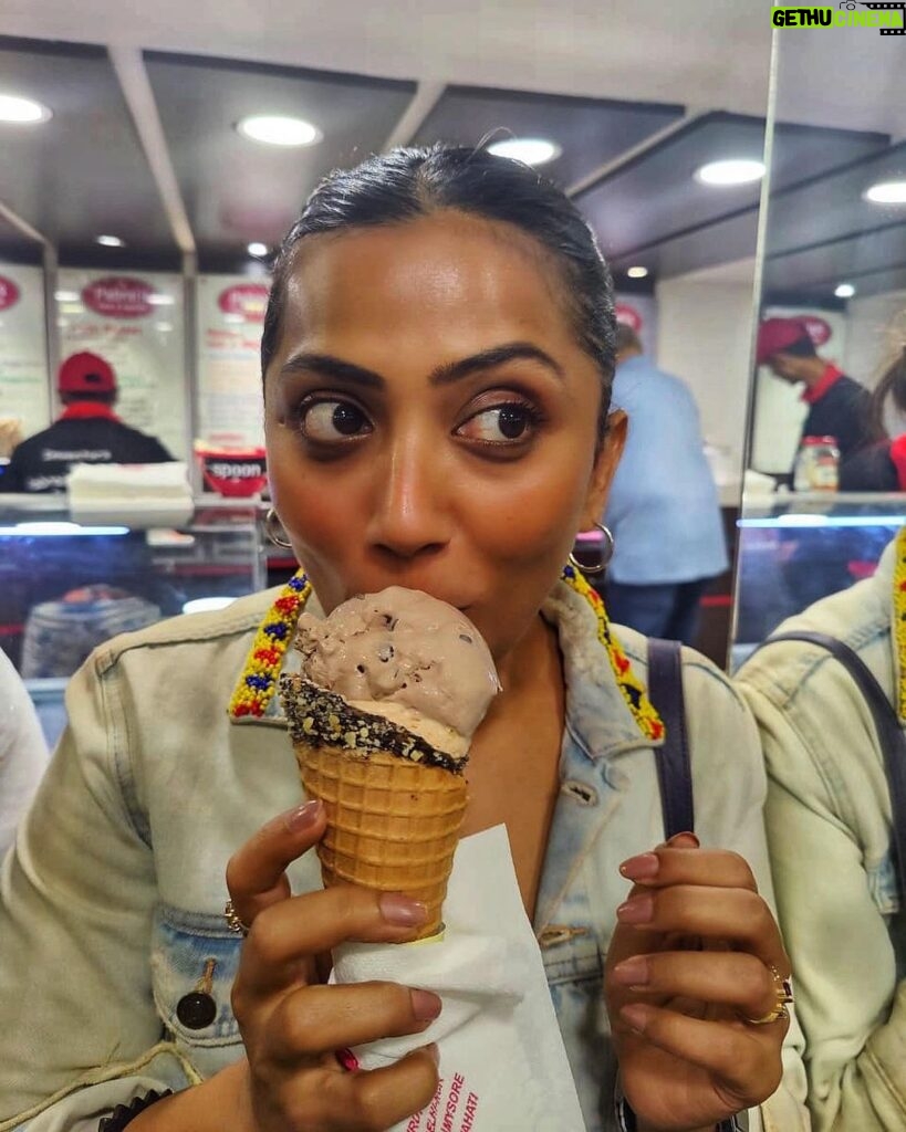 Anindita Bose Instagram - How much dessert is too much dessert???? 🤓🙃🍦🍫🍰 . . . . . . . . . . . . #thursdayvibes #thursdaythoughts #dessert #dessertlover #icecreamlover #instagram #instagood #instadaily #insta #thursdaythrowback