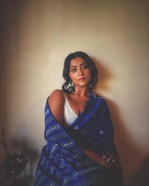 Anindita Bose Instagram - Sheje boshe achi 🌸
.
.
Saree @forsarees 
Jewellery @amrapalijewels 
.
.
.
.
.
#instagram #insta #saree #vocalforlocal #instagood #instalike #sareegirlforever