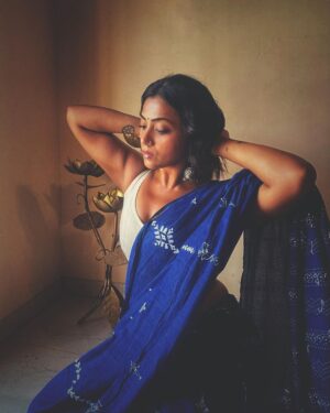 Anindita Bose Instagram - Sheje boshe achi 🌸
.
.
Saree @forsarees 
Jewellery @amrapalijewels 
.
.
.
.
.
#instagram #insta #saree #vocalforlocal #instagood #instalike #sareegirlforever