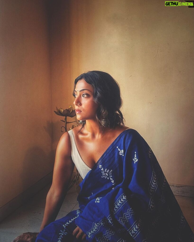 Anindita Bose Instagram - Sheje boshe achi 🌸 . . Saree @forsarees Jewellery @amrapalijewels . . . . . #instagram #insta #saree #vocalforlocal #instagood #instalike #sareegirlforever