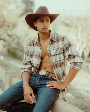 Anirudh Pisharody Instagram - You can take the boy out of Texas but you can’t take the Texas out the boy…. 🤠

📸: @jeiboi_