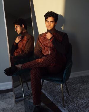 Anirudh Pisharody Instagram - Alexa play Golden Hour 
:-)

📸: @madhuri_itagi 
💇🏾‍♂️: @ariellepark