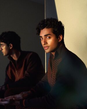 Anirudh Pisharody Instagram - Alexa play Golden Hour 
:-)

📸: @madhuri_itagi 
💇🏾‍♂️: @ariellepark