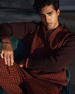 Anirudh Pisharody Instagram - Alexa play Golden Hour :-) 📸: @madhuri_itagi 💇🏾‍♂️: @ariellepark