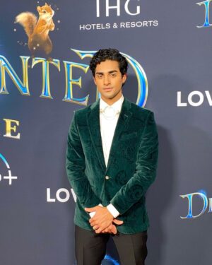 Anirudh Pisharody Instagram - Absolutely enchanting time watching @disneyenchanted at the El Capitan Theater! The singing in this movie is 😮‍💨 💯