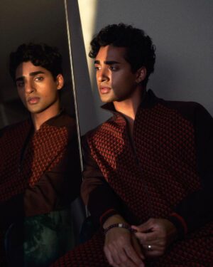 Anirudh Pisharody Instagram - Alexa play Golden Hour 
:-)

📸: @madhuri_itagi 
💇🏾‍♂️: @ariellepark
