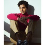 Anirudh Pisharody Instagram - Already seeing red 🎅🏽🤪 📸: @madhuri_itagi 💇🏾‍♂️: @ariellepark