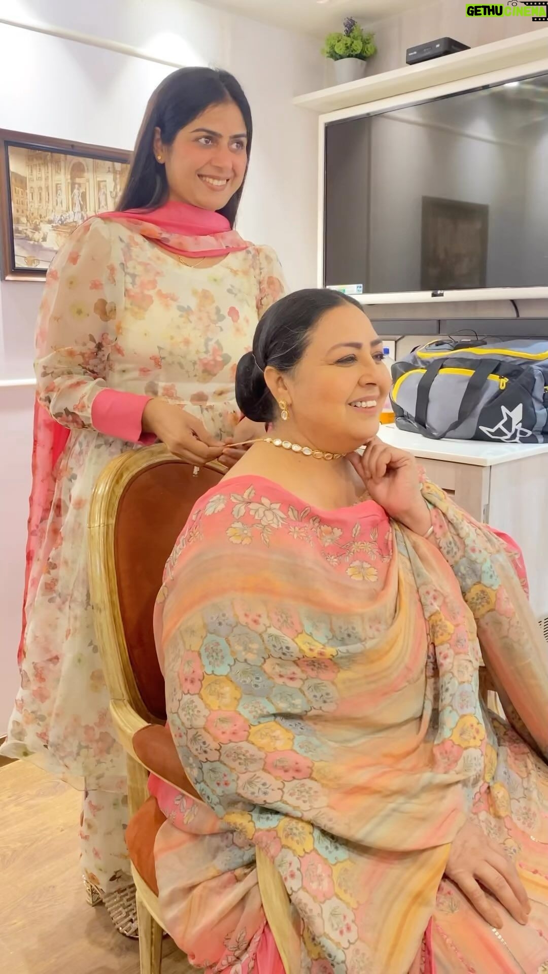 Anita Devgan - 62.5K Likes - ā¤ļø @anitadevgan101 š„°š„°
@neerubajwa @kulwinderbilla @officialjassbajwa @itsneerubajwaentertainment @jassijasbir
#reelkrofeelkro #instragood #trendingreels #trendingsongs #beautyobsessed