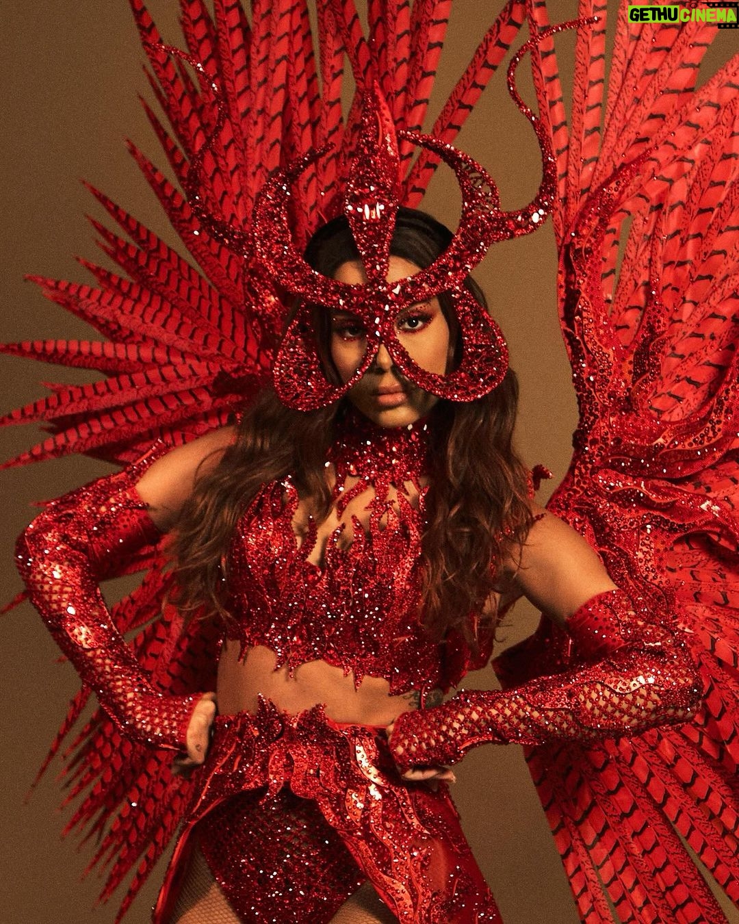 Anitta Instagram - Genteeeee!!! Here are some of my fav moments from the second day of my pre-carnival tour ππ₯ππ½π¨π I literally canβt think of a better way to kick off the yeaaaaarrr ahhhh!!! Comment a red emoji if youβre ready for more!!! β *Ad: @rexonabrasil Brazil