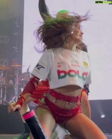 Anitta Instagram - No words can describe the energy of performing in Brazil. 🔥❤️🔥 🇧🇷 Bahia, já estou com saudades, mas já já a gente se encontra de novo! Bahia - Praia do Forte