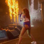 Anitta Instagram – Salvador, como explicar essa noite de hits? Haha Essa energia s贸 tem na Bahia!!! 馃敟馃シ馃寽馃敟馃帀馃巼 Bahia – Salvador