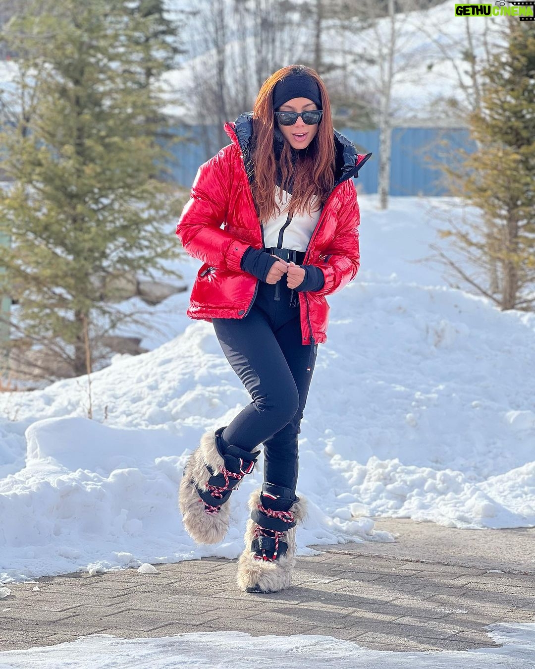 Anitta Instagram - Time to go home for Christmas