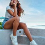 Anitta Instagram - De volta pro BR e prontíssima pra dar play no verão com conforto e estilo, vamoo 🔥☀️⛱️💙 @adidasbrasil #criadocomadidas #publi