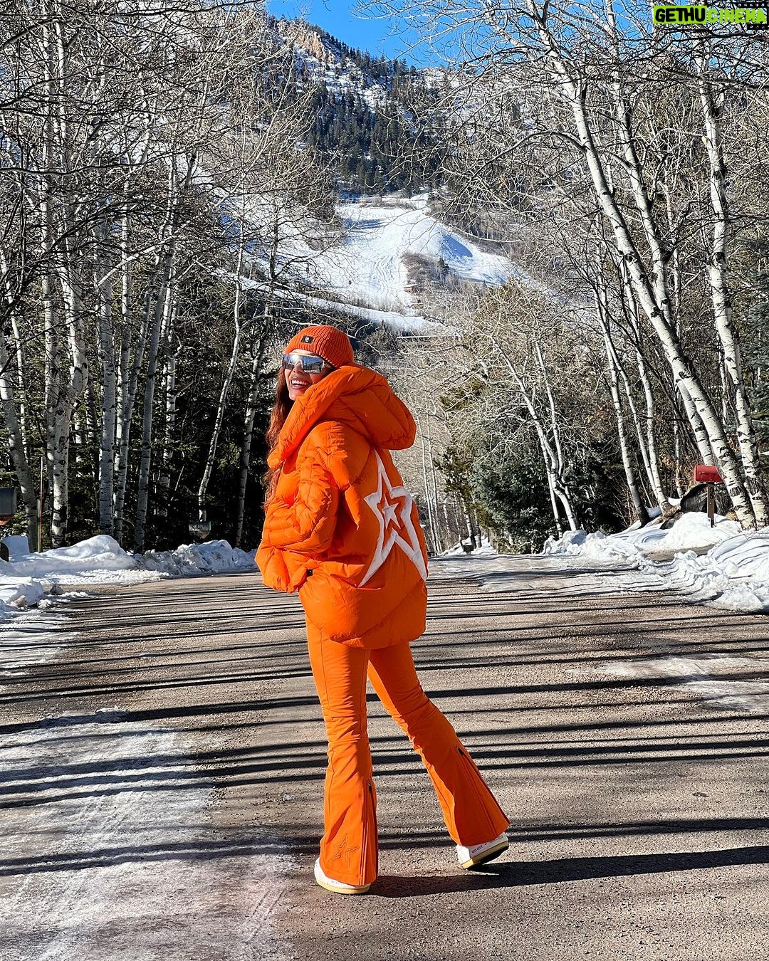 Anitta Instagram - We loooooove the snow season