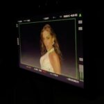 Anitta Instagram - vcs amam uma fofoca de bastidor né? Olha o que espera vcs no visualizer de JOGA PRA LUA 🌙 segunda 11h! Quero ver quem tá ansioso pro vídeo nos comentáriossss!!!
