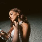 Anitta Instagram - vcs amam uma fofoca de bastidor né? Olha o que espera vcs no visualizer de JOGA PRA LUA 🌙 segunda 11h! Quero ver quem tá ansioso pro vídeo nos comentáriossss!!!