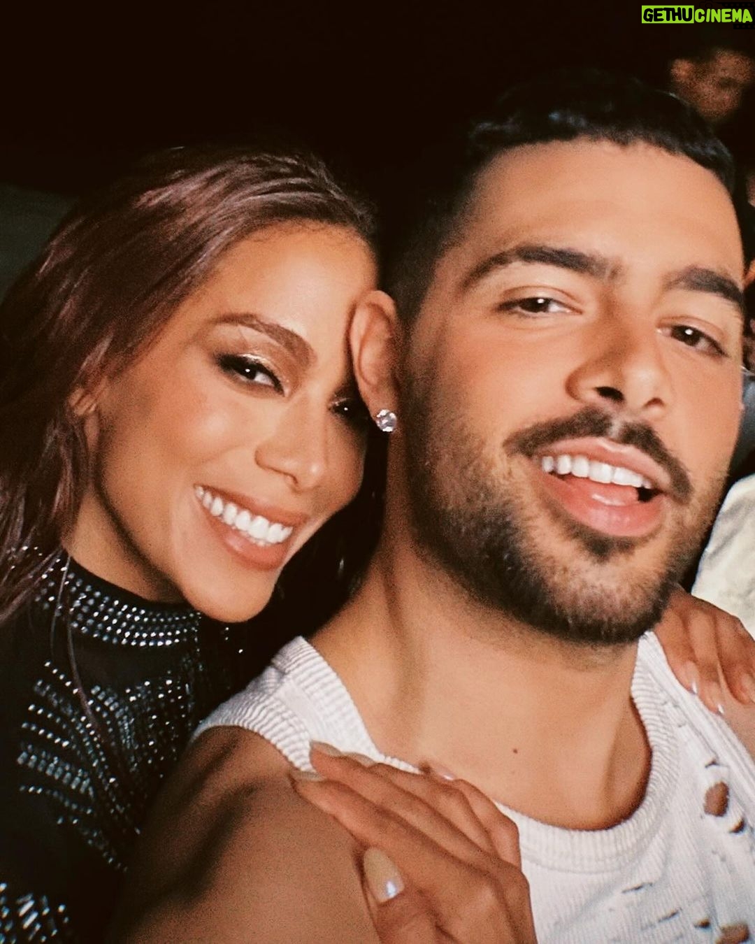Anitta Instagram - vcs amam uma fofoca de bastidor nĂ©? Olha o que espera vcs no visualizer de JOGA PRA LUA 🌙 segunda 11h! Quero ver quem tá ansioso pro vĂdeo nos comentáriossss!!!