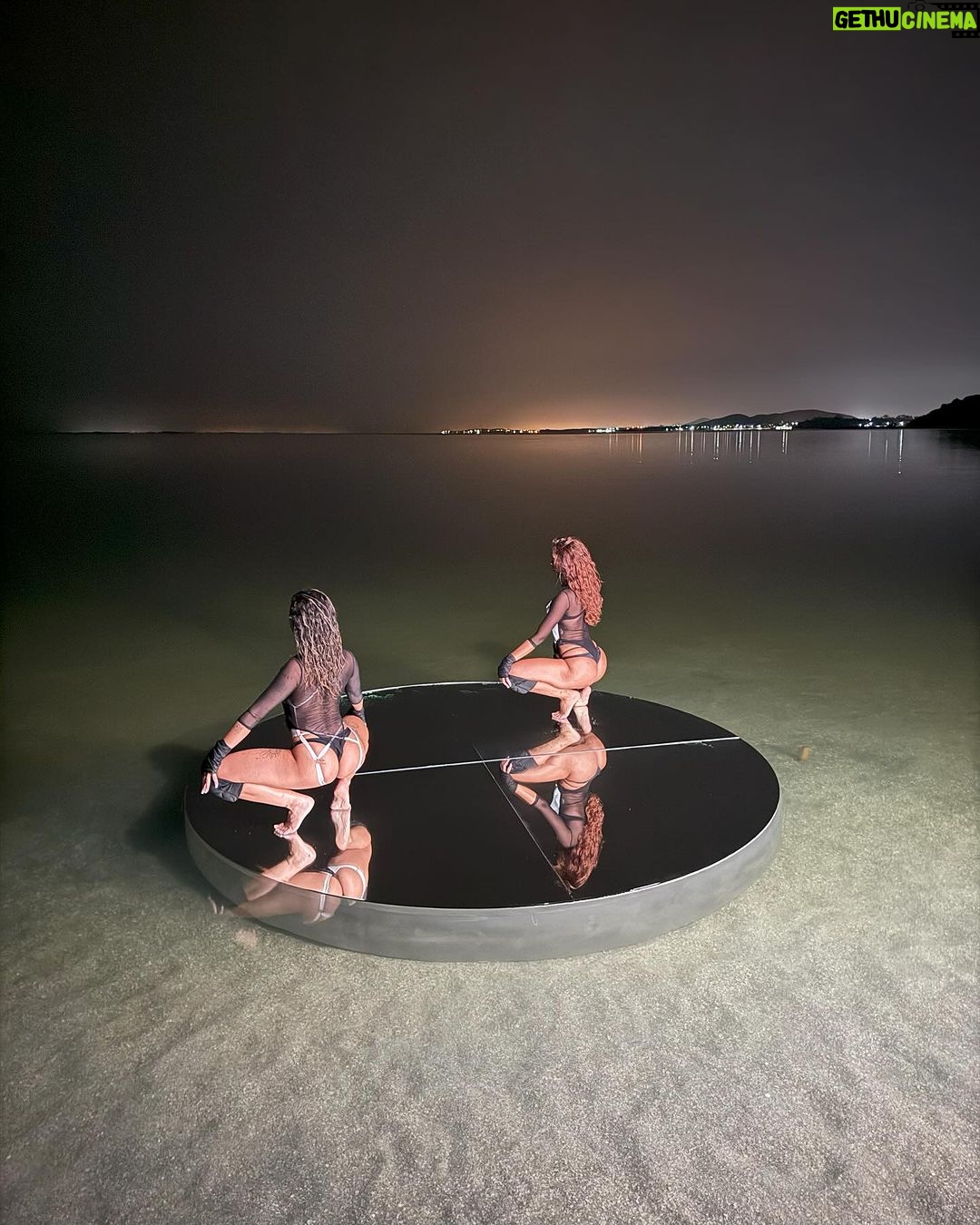 Anitta Instagram - vcs amam uma fofoca de bastidor nĂ©? Olha o que espera vcs no visualizer de JOGA PRA LUA 🌙 segunda 11h! Quero ver quem tá ansioso pro vĂdeo nos comentáriossss!!!