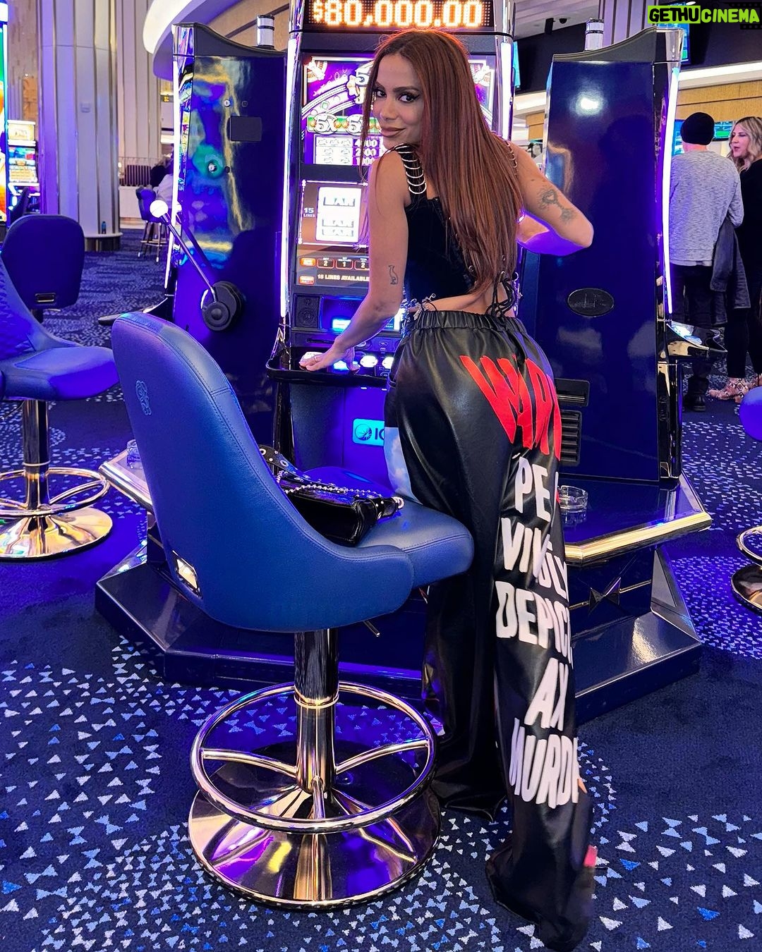 Anitta Instagram - When your best friend opens his 50 different business around the world and you gotta see it from close @davidgrutman ❤️ killing it in Vegas @livlv @papisteaklv @komodolv