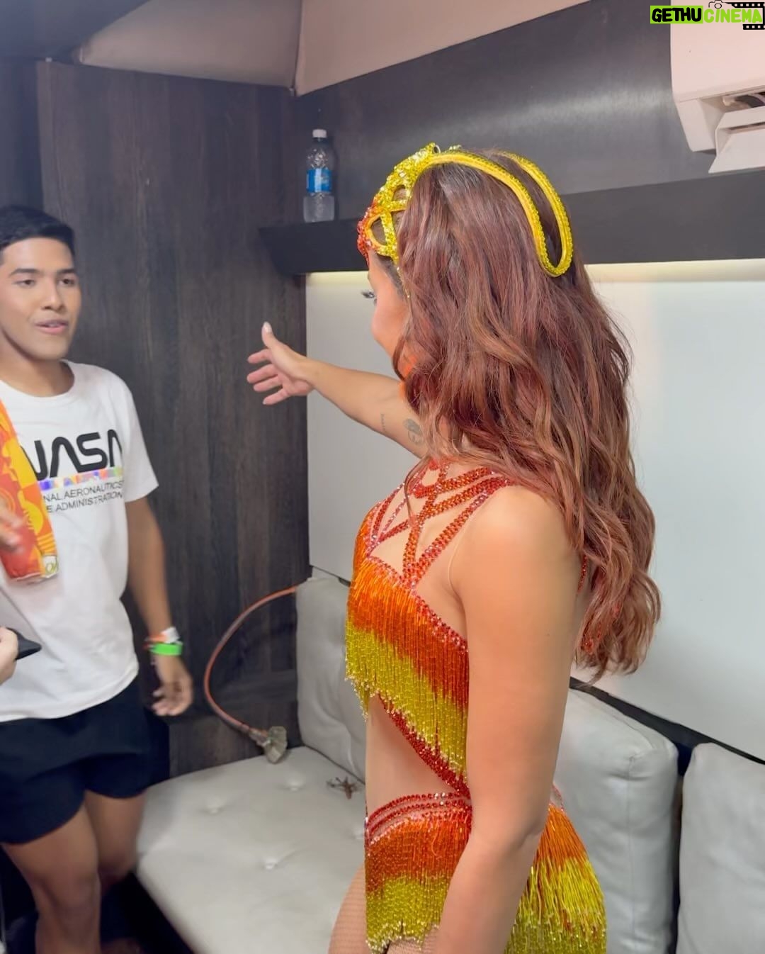 Anitta Instagram - Um dump pra você comentar que está ansioso pros meus ensaios sem dizer que está ansioso pros meus ensaios… VALENDO! 🔥🤪🎉💥 vai ser disso aqui pra mais! Hahahahah Carnatalllll, que energia. Amo essa nossa bagunça. Brazil