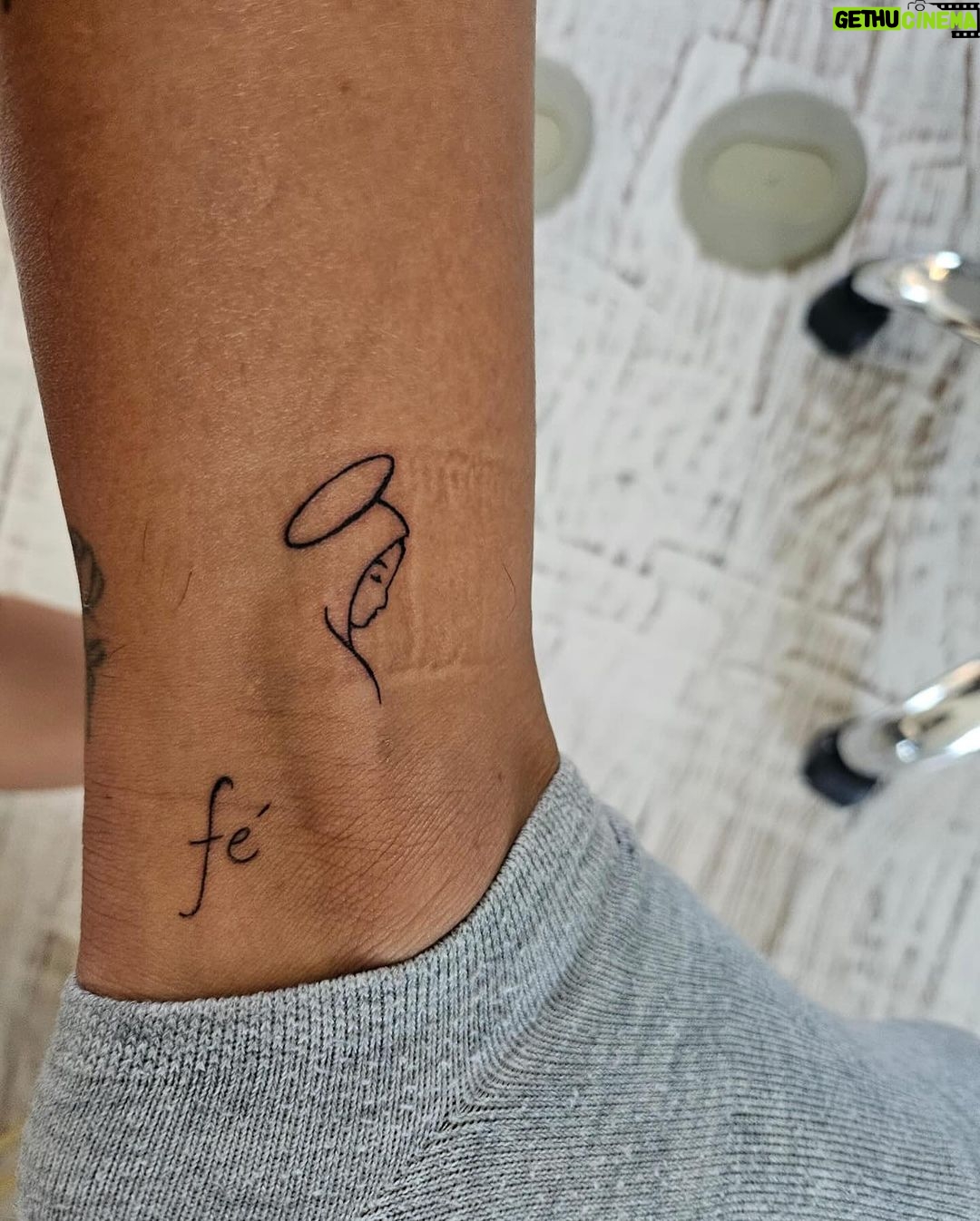 Anitta Instagram - Um dump pra você comentar que está ansioso pros meus ensaios sem dizer que está ansioso pros meus ensaios… VALENDO! 🔥🤪🎉💥 vai ser disso aqui pra mais! Hahahahah Carnatalllll, que energia. Amo essa nossa bagunça. Brazil