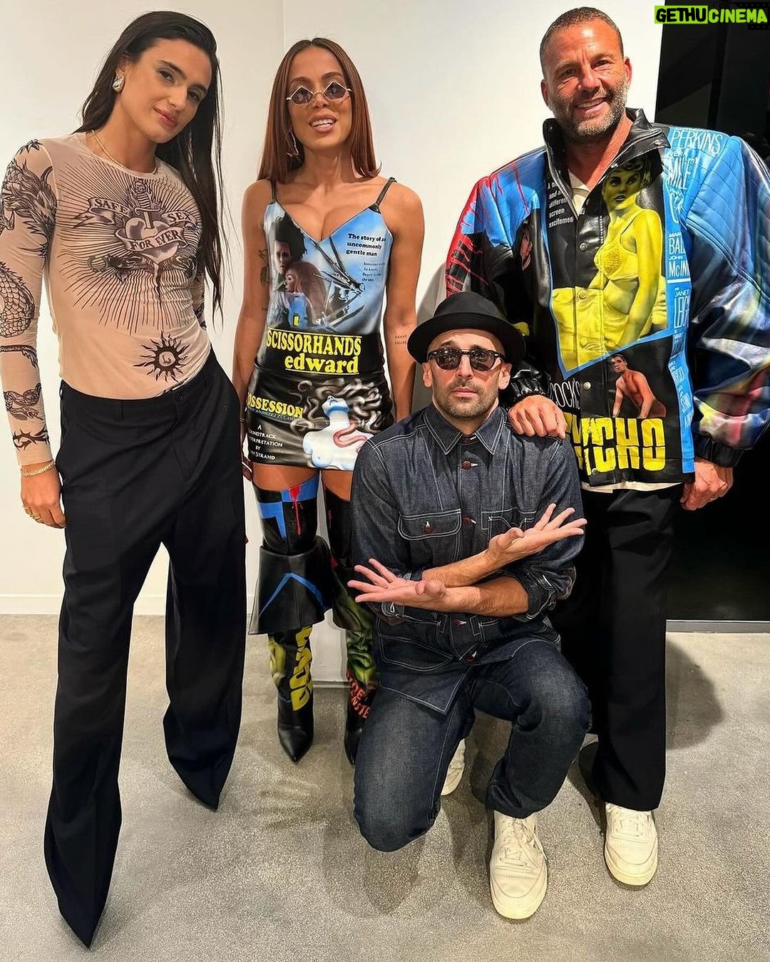 Anitta Instagram - Kick off art basel in the best way possible. My friend @jr gave such a beautiful present to Miami. I love your mural and I love you. ππβ€οΈβπ₯ Brazilian Funk in the house. Miami Design District