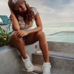 Anitta Instagram - De volta pro BR e prontíssima pra dar play no verão com conforto e estilo, vamoo 🔥☀️⛱️💙 @adidasbrasil #criadocomadidas #publi