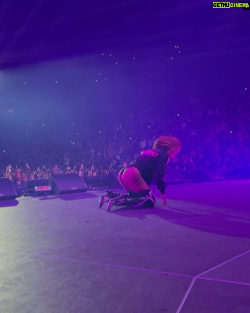 Anitta Instagram - my stage, my vibe, our global funk revolution 🇧🇷 🌍💛💚 thank u, NYC!!! Nova York NYC