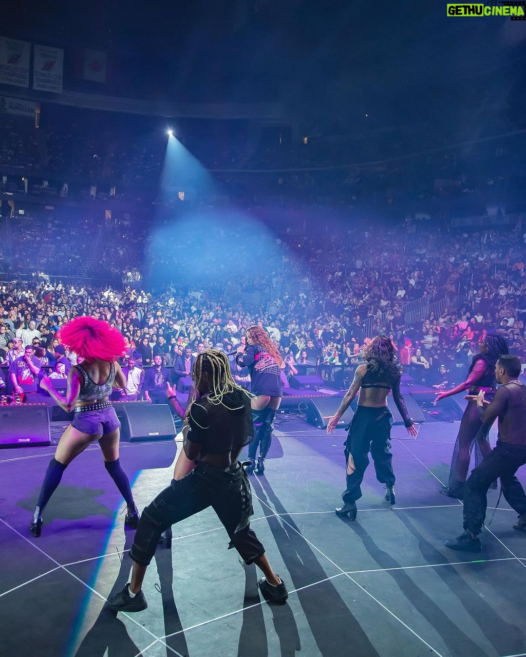 Anitta Instagram - my stage, my vibe, our global funk revolution 🇧🇷 🌍💛💚 thank u, NYC!!! Nova York NYC