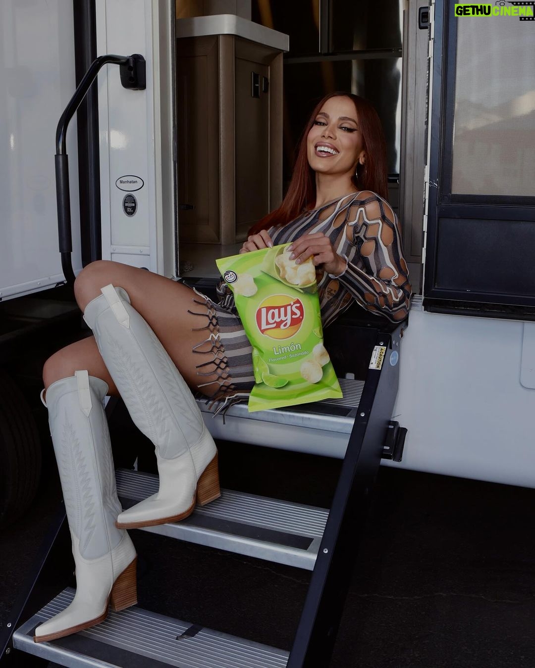 Anitta Instagram - Lay’s is giving away 5 signed pairs of these gorgeous white boots – just like the ones I wore in our commercial together - with really cool signed prints too. To enter for a chance to win, like and comment on this post and follow @lays by 10 AM CST on Friday, 12/22. Head to the link in Lay’s bio for the full rules. #Lays_Partner #ad