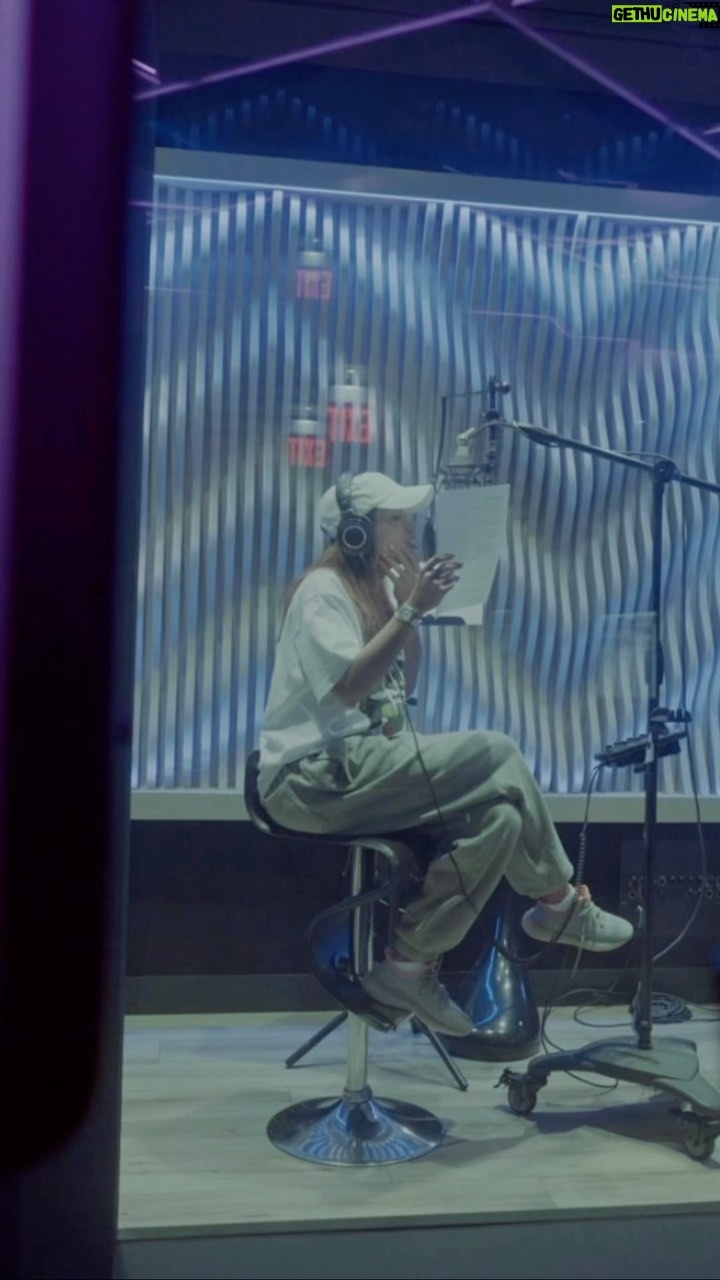 Anitta Instagram - Quien la tiene pegada igual que yo? π€© La dejo de cantar y mente sigue mil, mil veces, mil, mil veces! π€― Mil, mil veces! π€πΆπΆ