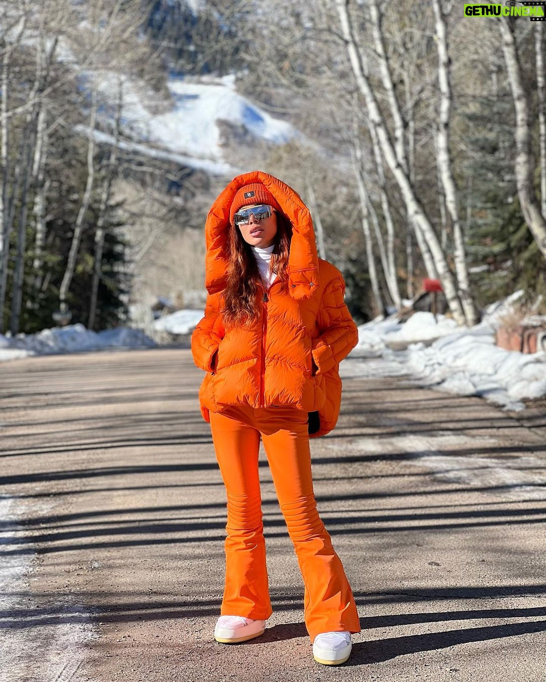 Anitta Instagram - We loooooove the snow season