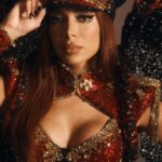 Anitta Instagram - Arrepia, @salgueirooriginal ❤️‍🔥 The samba school, founded in 1953, is my inspiration for today’s costume. In 2020, Acadêmicos do Salgueiro showcased the art of Benjamin de Oliveira, Brazil’s first black clown. In the northern region of Rio de Janeiro, the Samba School from Tijuca sparked a crucial social reflection on education, art, and culture in Brazil through representation and black resistance during the parade. The tin soldier costume symbolizes the army allied with the Benjamins who resist in Brazil! As the late Quinho, performer at the Salgueiro Samba School, sang at the parade all those years ago : “Smiling is Resisting”! 🎶 - Pt nos comentários Fortaleza, Brazil