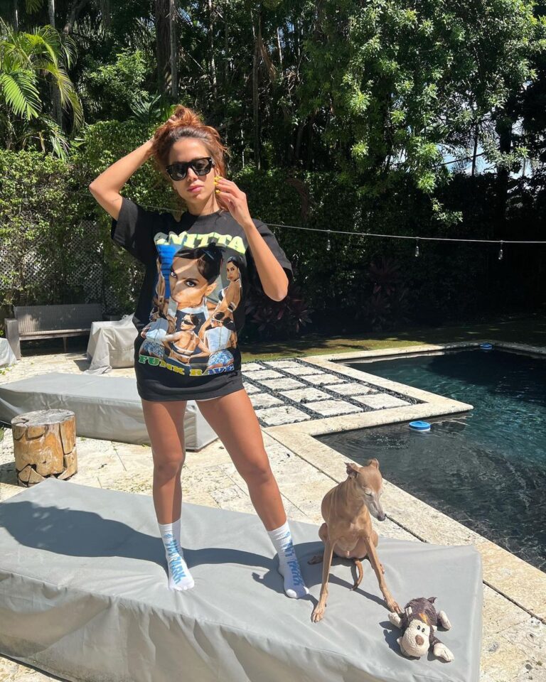 Anitta Instagram - Did u get my merch already ? // anittashop.com