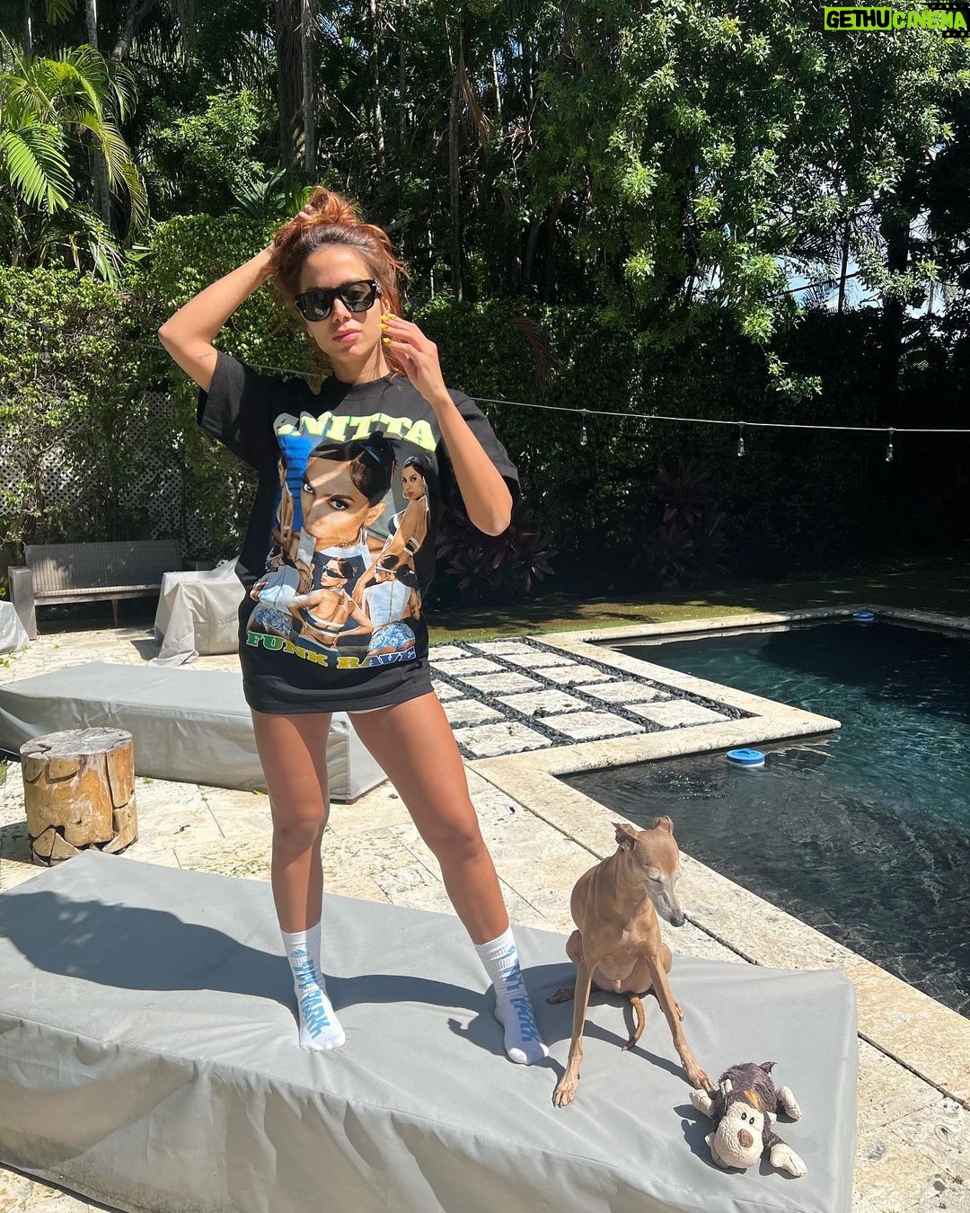 Anitta Instagram - Did u get my merch already ? // anittashop.com