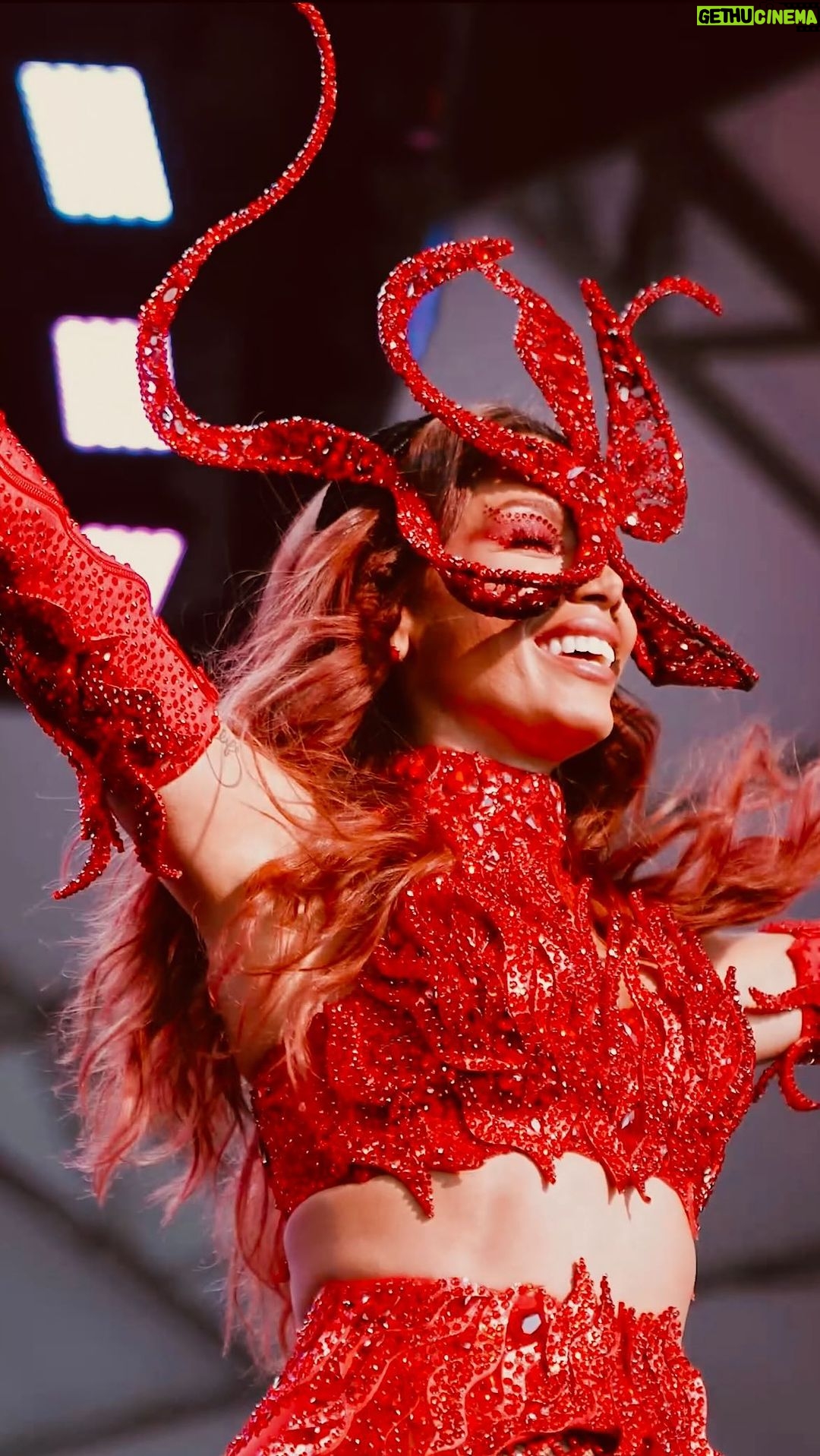 Anitta Instagram - Yayyyy! 🎉 💃🏽 And just like that, my pre-carnival has begun! — Brasil, quem eu vejo nesse finde? 🤩 @ensaiosdaanitta