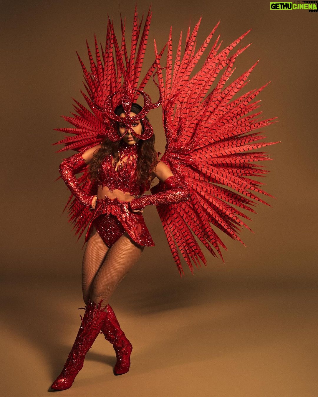 Anitta Instagram - Genteeeee!!! Here are some of my fav moments from the second day of my pre-carnival tour ππ₯ππ½π¨π I literally canβt think of a better way to kick off the yeaaaaarrr ahhhh!!! Comment a red emoji if youβre ready for more!!! β *Ad: @rexonabrasil Brazil