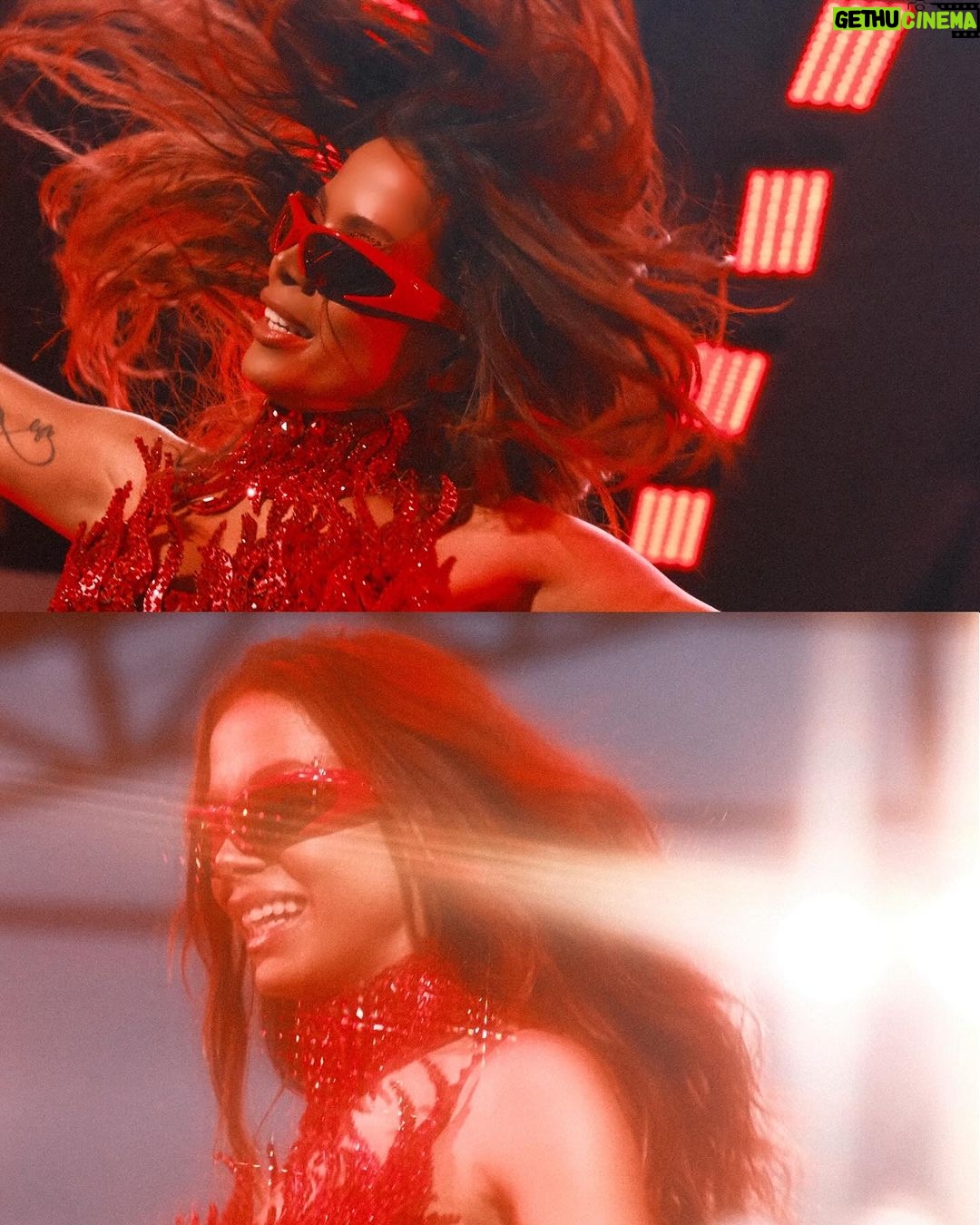 Anitta Instagram - Genteeeee!!! Here are some of my fav moments from the second day of my pre-carnival tour ππ₯ππ½π¨π I literally canβt think of a better way to kick off the yeaaaaarrr ahhhh!!! Comment a red emoji if youβre ready for more!!! β *Ad: @rexonabrasil Brazil